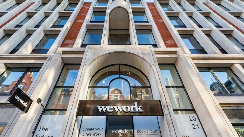 Fachada da WeWork em Londres: Empresa de coworking alerta para risco de falência — Foto: Divulgação