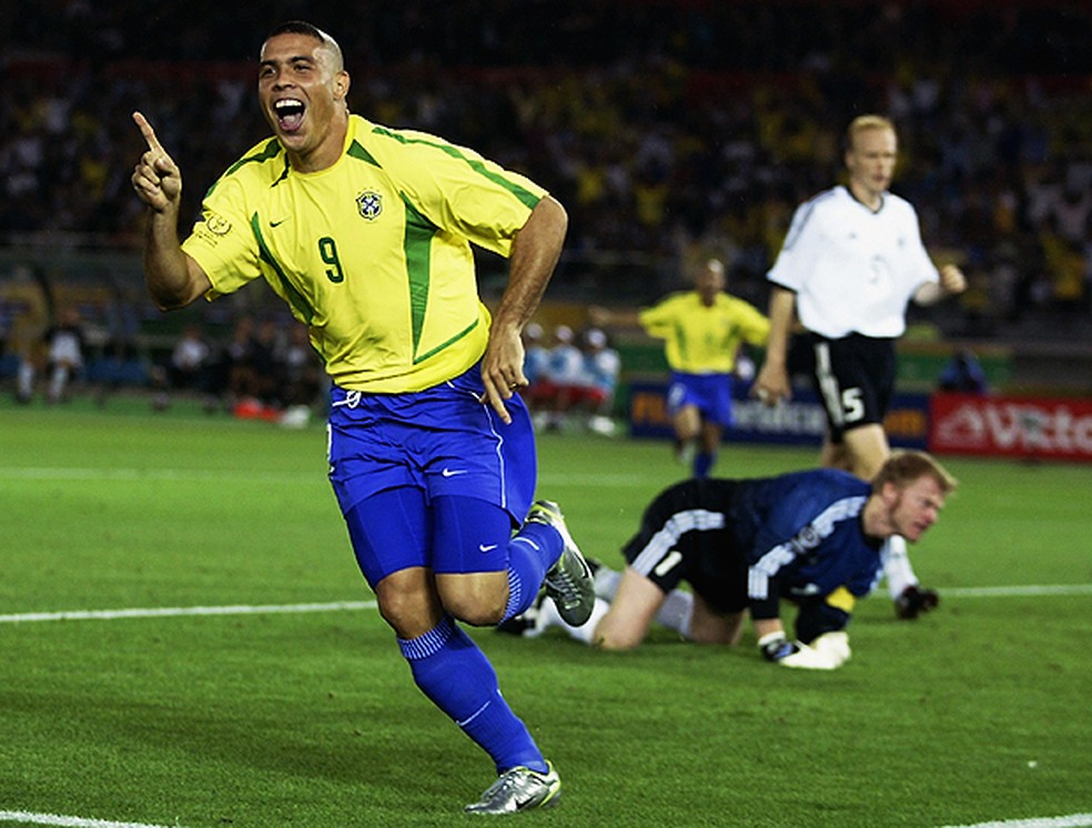 Ronaldo comemora o gol na final da Copa do Mundo de 2002 — Foto: Getty Images