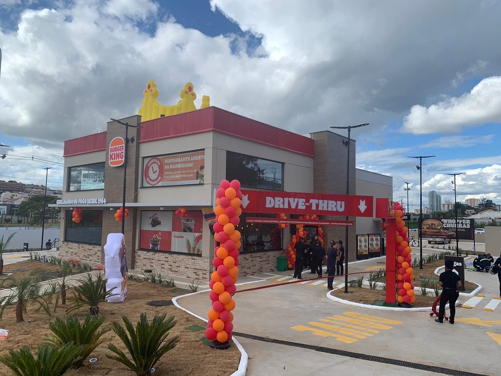 Zamp, dona das marcas Burger King e Popeyes no Brasil, chegou a receber oferta hostil de Mubadala no ano passado — Foto: Divulgação