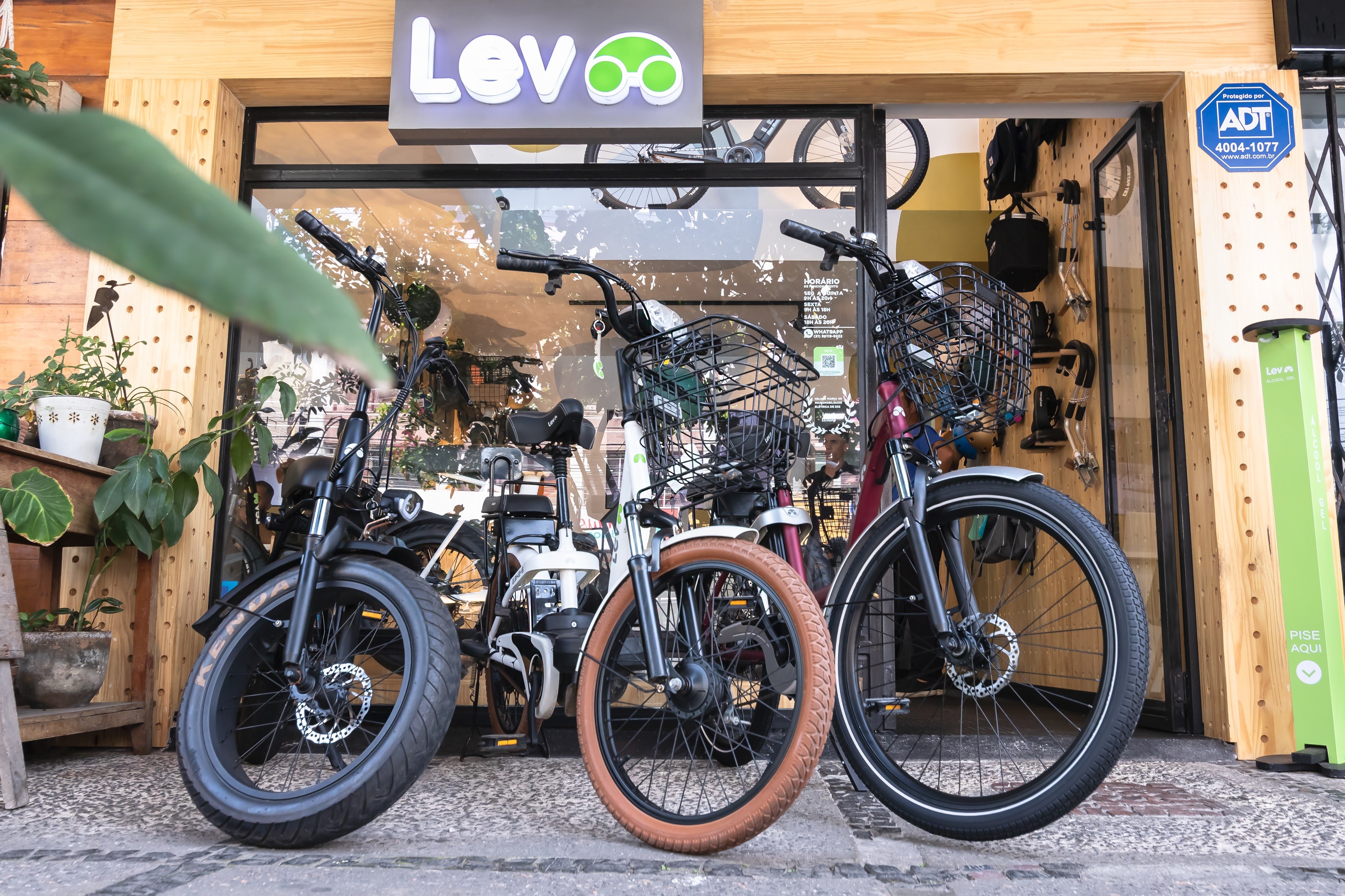 Empresa brasileira de bicicletas elétricas Lev abre loja em Paris