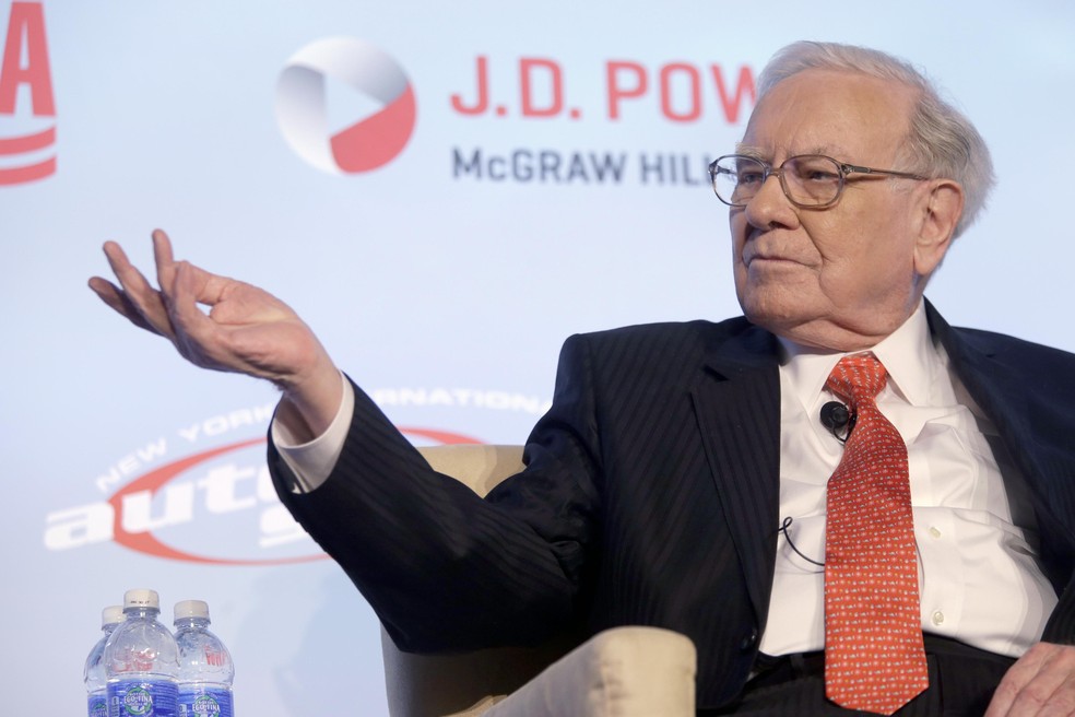 Holding de Warren Buffett chega a participação de 18,4% na Occidental Petroleum — Foto: Mary Altaffer/AP