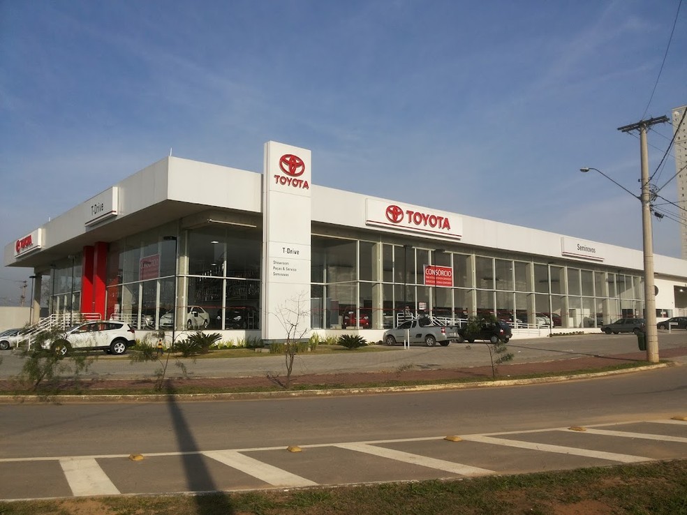 Loja do UAB Motors em São José dos Campos: aquisição tem pagamento em dinheiro e asunção de dívidas — Foto: Reprodução