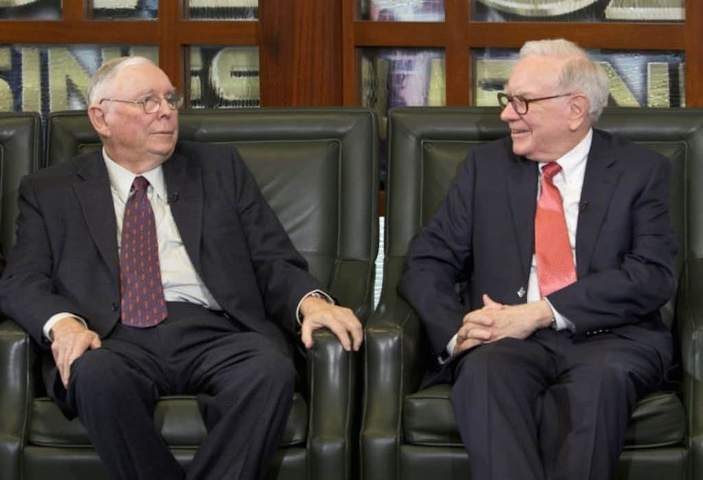 Munger e o sócio, Buffett: críticas à Blackrock — Foto: Reprodução