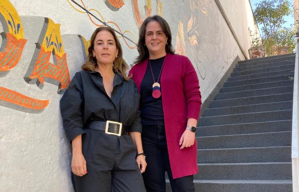 Jackie de Botton, da The School of Life no Brasil, e Maria Cristina Sampaulo, fundadora da Actio: teatro e debate — Foto: Divulgação