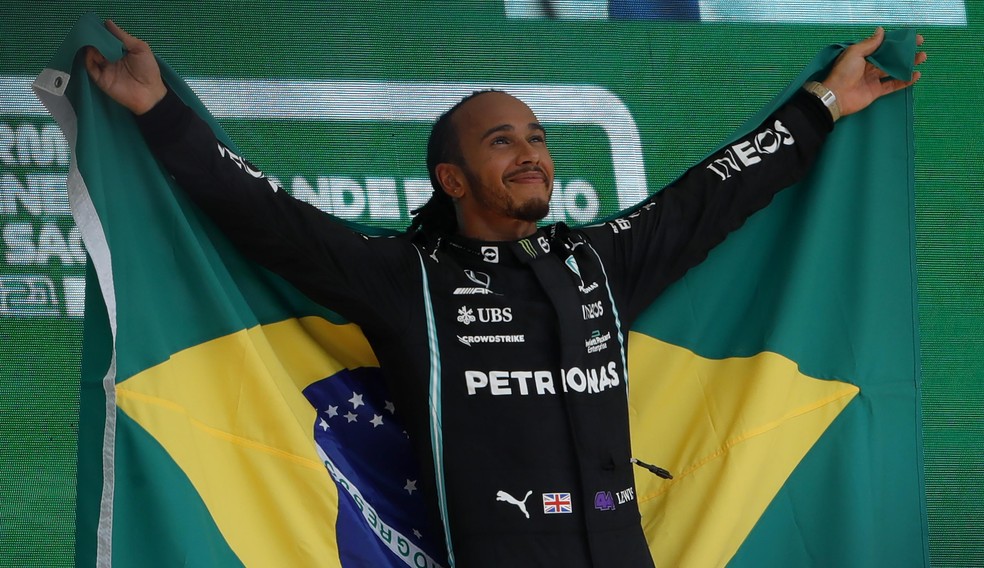Hamilton na última vitória de GP no Brasil - no evento de hoje, fotos oficiais não foram permitidas  — Foto: Marcelo Chello/AP