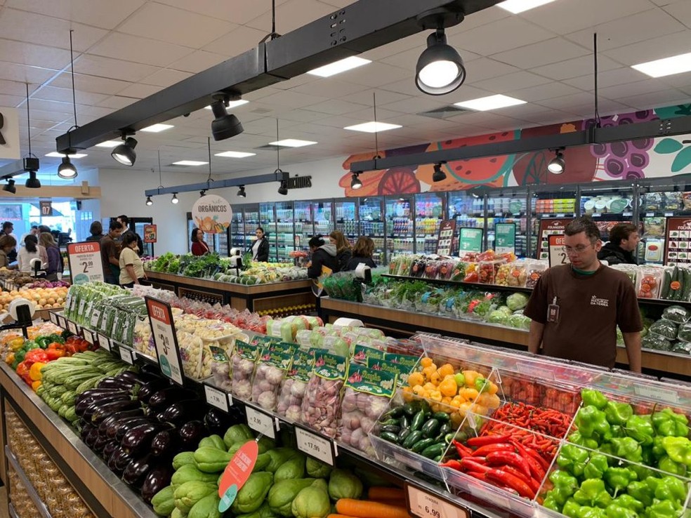 Seção de hortifruti em mercado