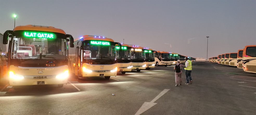 Frota de ônibus da Higer no Catar: no Brasil, modelo será de locação, e não de venda dos veículos — Foto: Reprodução